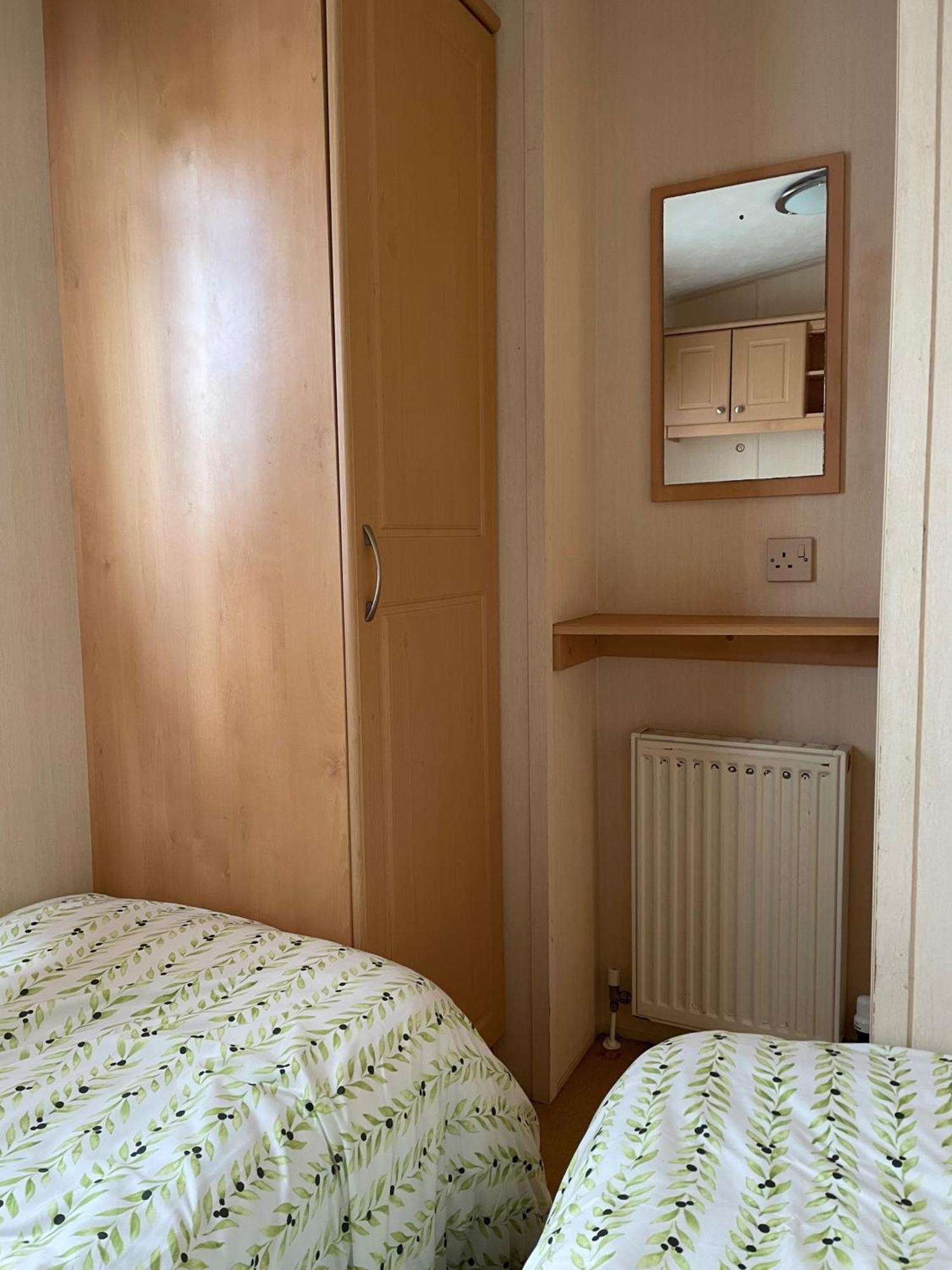 Cozy Camber Caravan 3 Bedroom Retreat With Decking Рай Екстер'єр фото