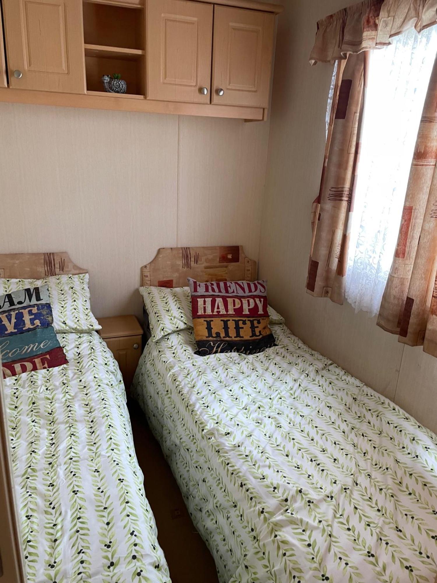 Cozy Camber Caravan 3 Bedroom Retreat With Decking Рай Екстер'єр фото