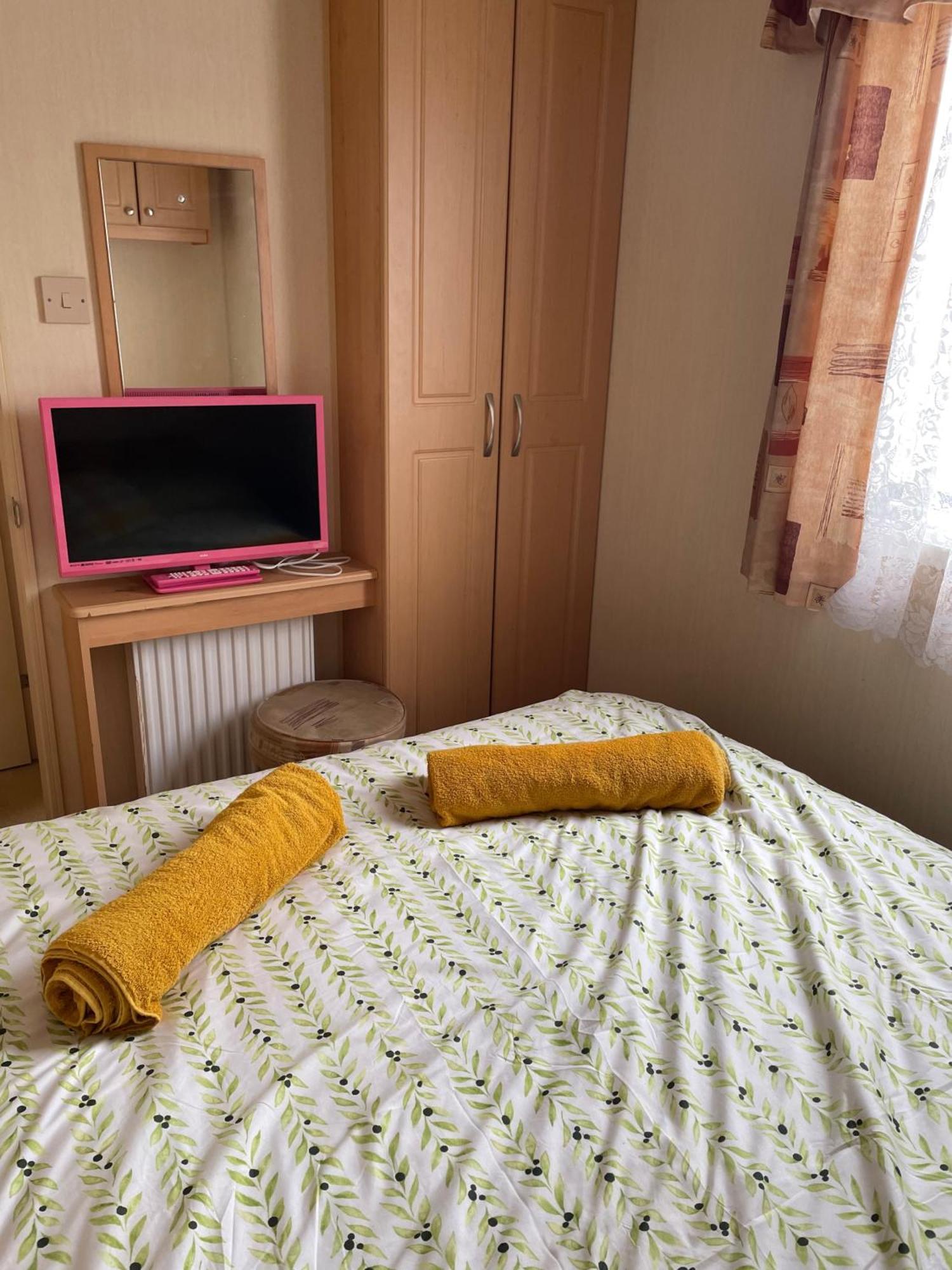 Cozy Camber Caravan 3 Bedroom Retreat With Decking Рай Екстер'єр фото